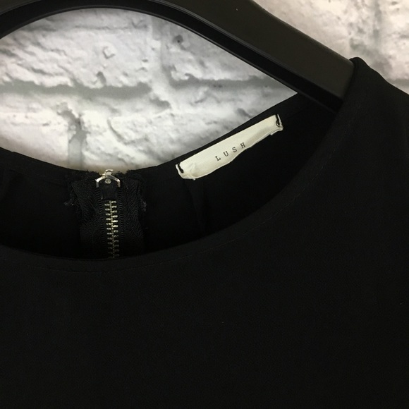 Lush Short Sleeve Fitted Black Zip Romper Size S - Picture 3 of 7